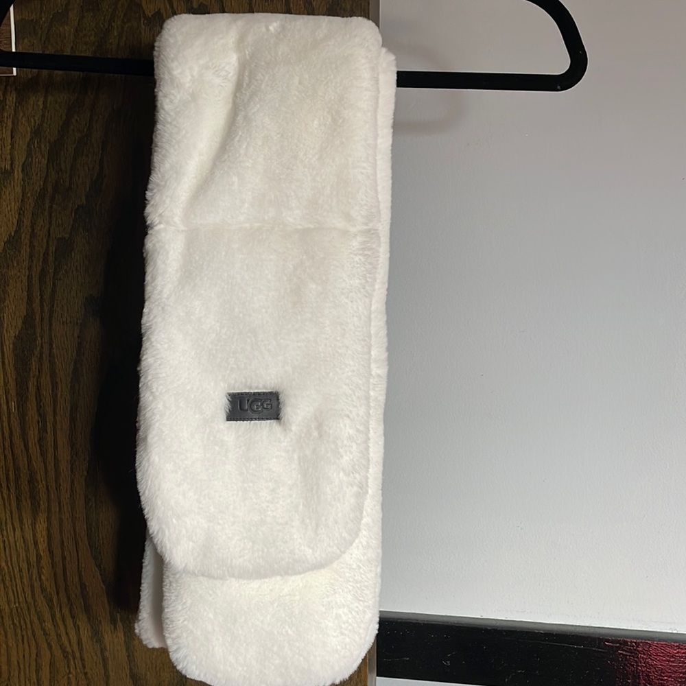 UGG wrap, scarf! Super soft and cozy, Cream color and feels amazing! NWOT!